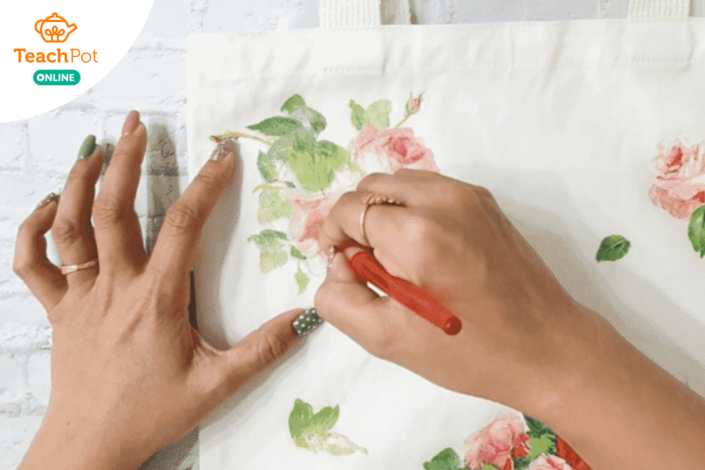 คลาสออนไลน์ Fabric Decoupage สอนตกแต่งลายถุงผ้าด้วยเทคนิคเดคูพาจ